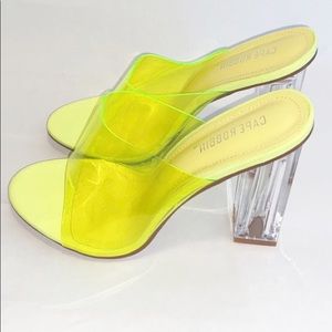 Cape Robbin Venice heel in Neon Green